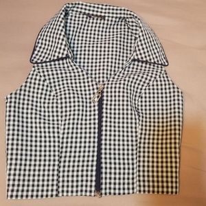 A light zip-up crop top